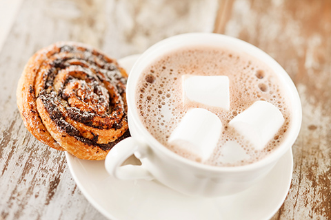 Stick lèvres naturel vegan Cinnamon Bun Cannelle CRAZY RUMORS chez Ayanature Stick lèvres naturel vegan Chocolat Chaud CRAZY RUMORS chez Ayanature