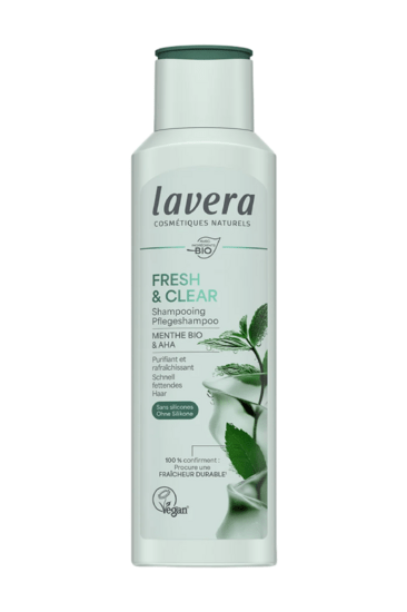 Appliquer le shampooing sur cheveux mouillés, faire mousser et masser puis rincer soigneusement.
